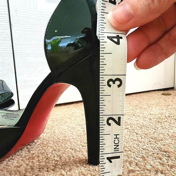 Pairs Hilton Patent Leather Bow Pumps - Picture 9 of 9